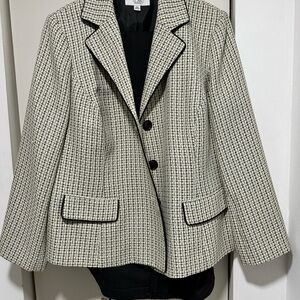 Le Suit Black and Cream Checkered Blazer 18W